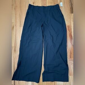 Old Navy Wide Leg, Lightweight Stretchtech Pants in Navy